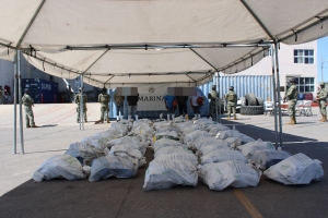 Asegura la Marina 1.8 tons de clorhidrato de cocaína frente a las Barras de Piaxtla, San Ignacio