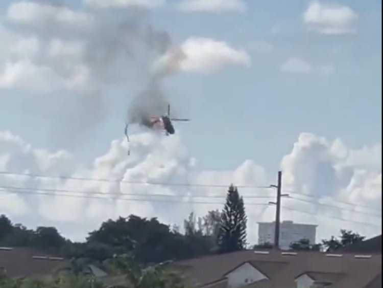 Helicóptero de bomberos cae en departamentos en Florida: hay dos muertos