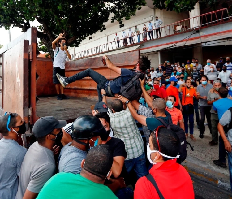 Masivas protestas en Santiago de Cuba y Bayamo contra el régimen de Miguel Díaz-Canel