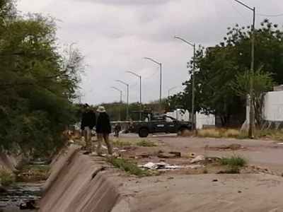 Hallan asesinado a balazos a un hombre en un canal pluvial, en Culiacán
