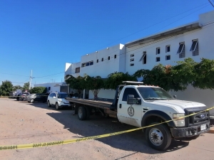 Delincuentes despojan camioneta de Gobierno, balean otra de un civil, en Culiacán