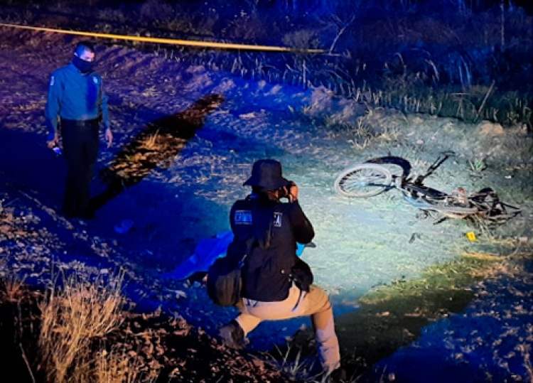 Mujer en bicicleta muere atropellada sobre carretera Culiacancito-Vitaruto, en Culiacán