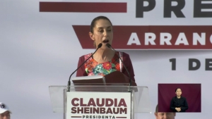 ‘Qué siga la corrup...’: Así fue el ‘tropezón’ de Claudia Sheinbaum en el arranque de su campaña en el Zócalo