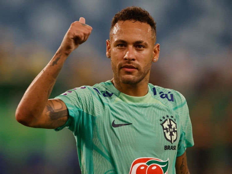 Neymar es operado con éxito de la rodilla; también lo habían intervenido en 2018 por una fractura en el pie