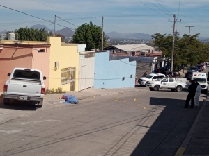 Ejecutan a balazos a una mujer cerca a una primaria, en Culiacán