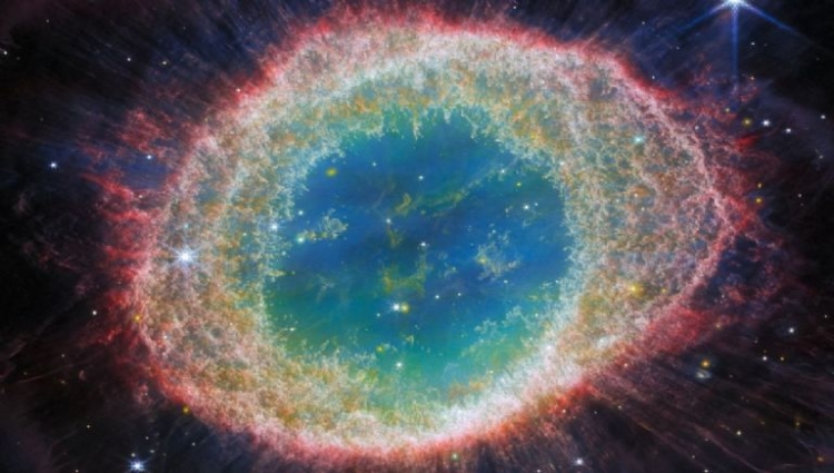 Telescopio James Webb captura como nunca antes las bellísimas imágenes de la &quot;Nebulosa del Anillo&quot;