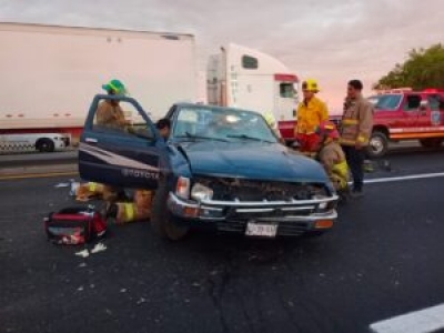 Seis heridos en choque por la autopista Benito Juárez, en Salvador Alvarado