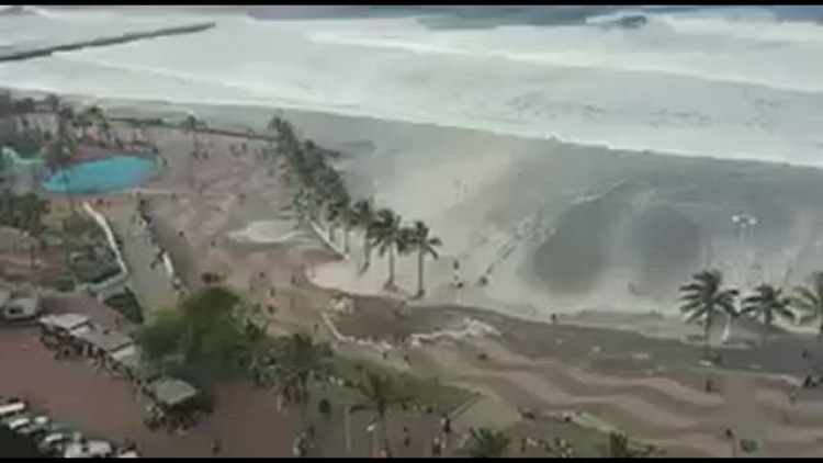 Una ola gigante deja un saldo de tres muertos y 17 heridos en playa de Sudáfrica