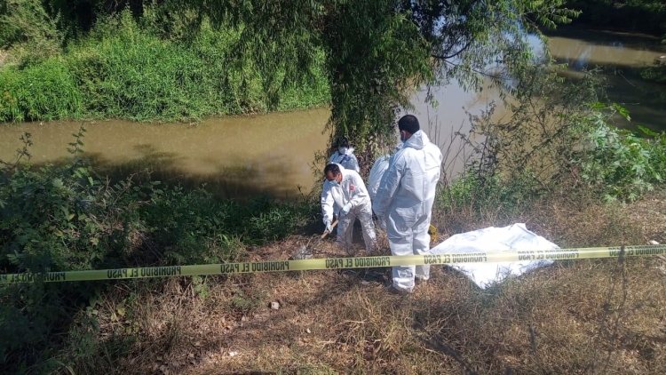 Semienterrado, localizan el cadáver de una persona, a orillas del río en Bachiguato, Culiacán