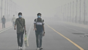 Niebla tóxica en Nueva Delhi asfixia a la India y obliga a cerrar las escuelas