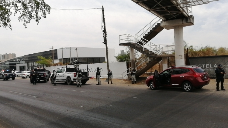 Ataque a balazos deja a conductor mal herido, frente a la SEPyC, en Culiacán