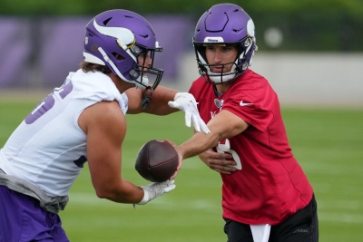 Por Covid los Vikingos pierden a su quarterback Kirk Cousins