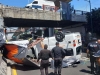Seis lesionados deja caída de combi de puente vehicular en Tlalnepantla