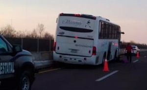 Chocan autobuses en la autopista Mazatlán-Culiacán, cinco jornaleros resultaron con heridas de consideración