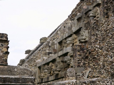 Lanza el INAH concurso para proteger pir&aacute;mide de la Serpiente Emplumada
