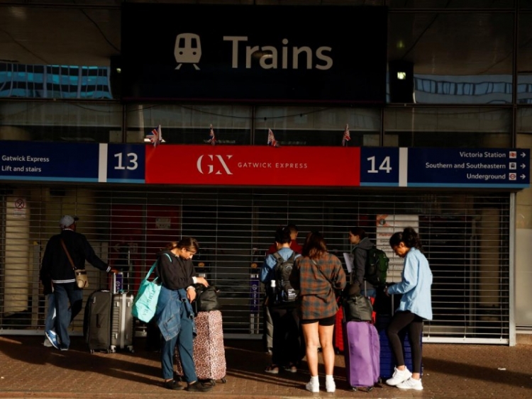 Estalla huelga ferroviaria en Reino Unido, la mayor en 30 años