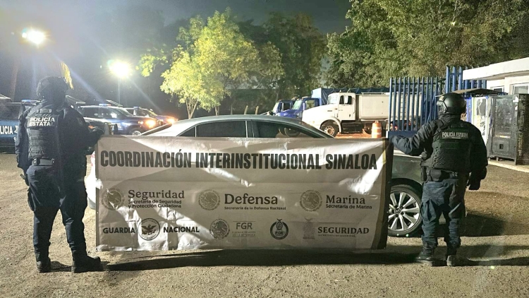 Grupo Interinstitucional asegura un veh&iacute;culo tras ser reportado robado, adem&aacute;s de un arma, un cargador y municiones en Culiac&aacute;n