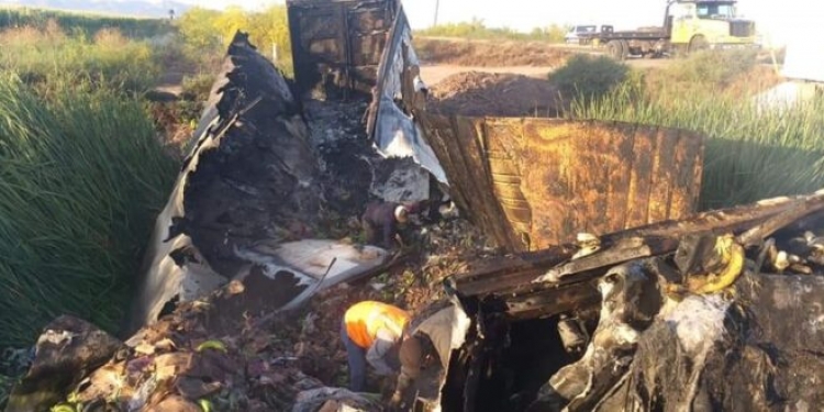 Horrible muerte de un trailero en el Valle del Carrizo, Sinaloa
