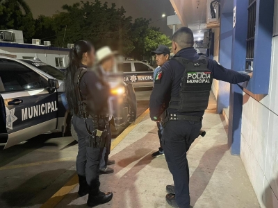 Don Clemente regresa con su familia; Polic&iacute;as Municipales los re&uacute;nen