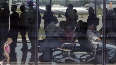 Amenaza de guerra nuclear: Rusos agotan boletos de avi&oacute;n para huir del pa&iacute;s