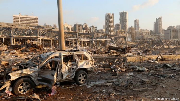Por explosión alrededor de 16 funcionarios son detenidos en Beirut
