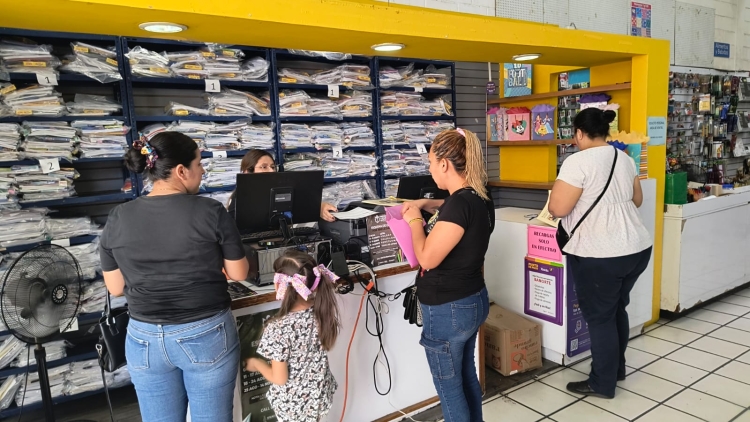 Sin las molestas filas se realiza el canje de uniformes y útiles escolares en Culiacán