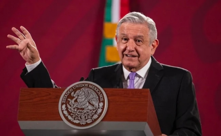 AMLO dice que se pondrá cubrebocas hasta que se acabe la corrupción