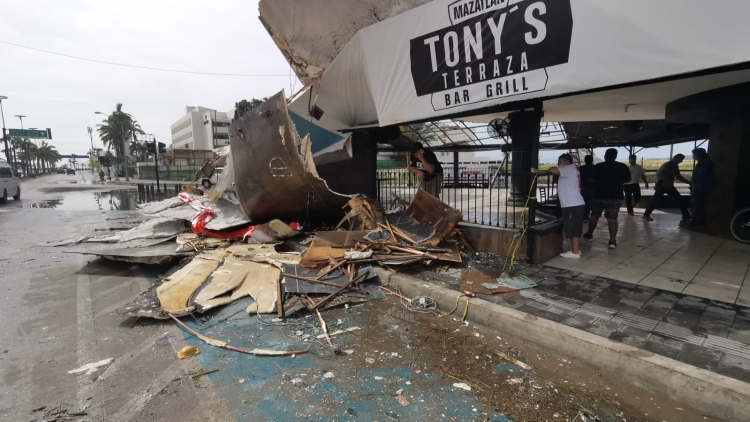 “Pamela” deja inundaciones y destrozos en el sur de Sinaloa