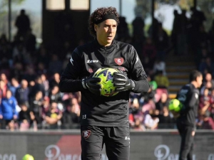 Guillermo Ochoa se queda sin t&eacute;cnico en la Salernitana tras escandalosa goleada
