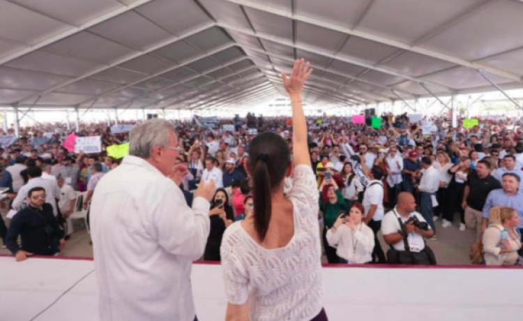 Claudia Sheinbaum: "las mujeres tienen derecho de cumplir sus sue&ntilde;os y ser lo que quieran ser, hasta presidentas", durante su visita a Mazatl&aacute;n
