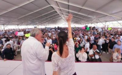 Claudia Sheinbaum: "las mujeres tienen derecho de cumplir sus sue&ntilde;os y ser lo que quieran ser, hasta presidentas", durante su visita a Mazatl&aacute;n