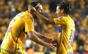 Tigres golea a Rayados en el Cl&aacute;sico Regio con nuevo r&eacute;cord de anotaciones de Gignac en la batalla de Monterrey