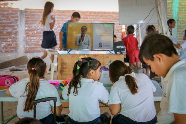 Hijos de El Chapo construyen escuela en colonia Bicentenario