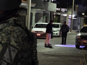 Sicarios atacan a balazos a dos hombres y uno muere en la colonia 4 de Marzo en Culiac&aacute;n