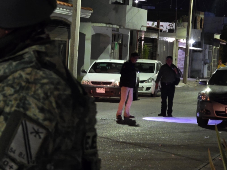 Sicarios atacan a balazos a dos hombres y uno muere en la colonia 4 de Marzo en Culiac&aacute;n
