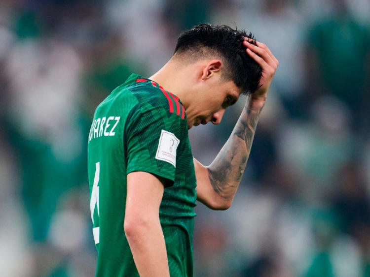Edson &Aacute;lvarez suelta en llanto por no ir al Chelsea