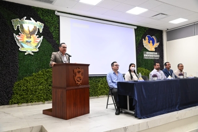 Encabeza el Rector Jesús Madueña reunión de trabajo con directores para abordar las cargas académicas