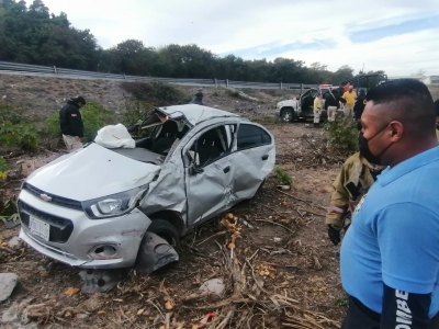 Fuerte accidente deja lesionados en la autopista Benito Ju&aacute;rez