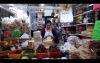 Mujeres acuden a trabajar pese al llamado al paro nacional