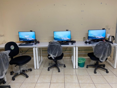 Instalan centros de cómputo para estudiantes