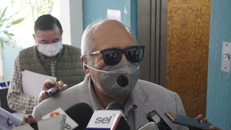 Interpone el qu&iacute;mico Ben&iacute;tez denuncia por hackeo a su celular