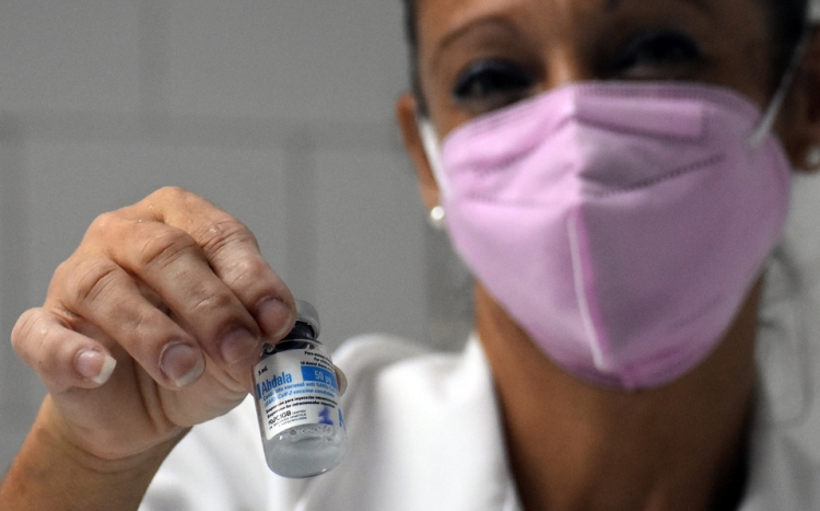 Cuba busca la aprobación de la OMS para sus tres vacunas contra coronavirus