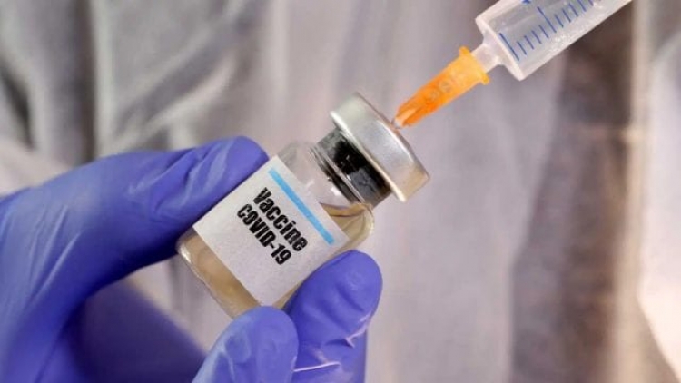 La vacuna contra el coronavirus debiera aplicarse a través del sistema de salud pública: Encinas