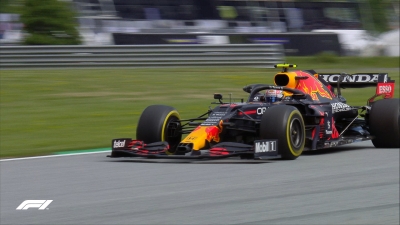 &acute;Checo&acute; P&eacute;rez acarici&oacute; el podio en Austria; Verstappen gan&oacute;