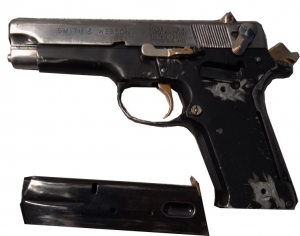 Aseguran a un adolescente paseanso con arma de fuego corta