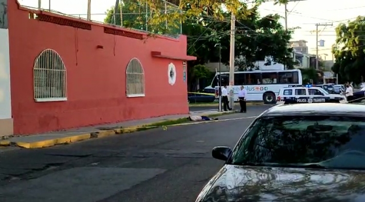 Mujer muere atropellada por un camión urbano en Mazatlán