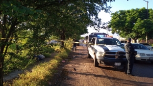¡Encobijado! Abandonan cadáver de un hombre asesinado en Barrancos, Culiacán