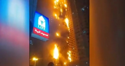 Brutal incendio arrasa con edificio residencial en Emiratos Árabes Unidos