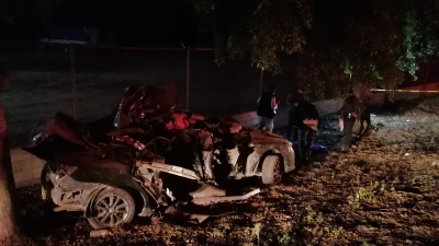 Muere conductor al estrellar el veh&iacute;culo contra un &aacute;rbol, en Bachimeto, Navolato