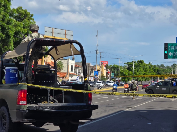 Tras reporte de balazos, localizan una camioneta baleada y 9 casquillos en la zona, en Lomas del Boulevard, en Culiac&aacute;n